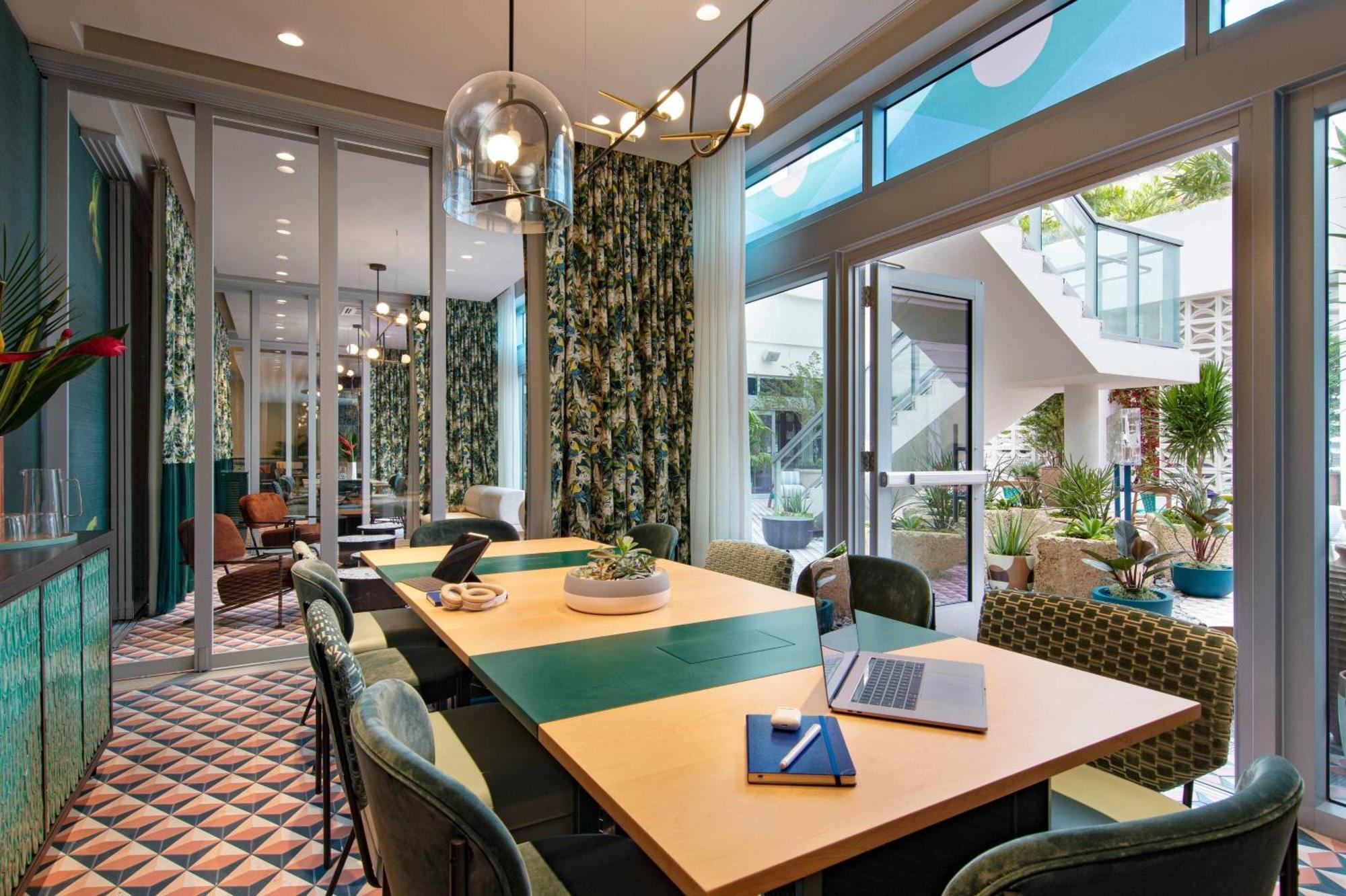 Moxy Miami South Beach Miami Beach Exterior photo